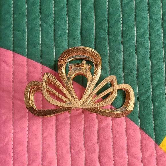 Free People Accessories - Free People Gold Claw Hair Clip